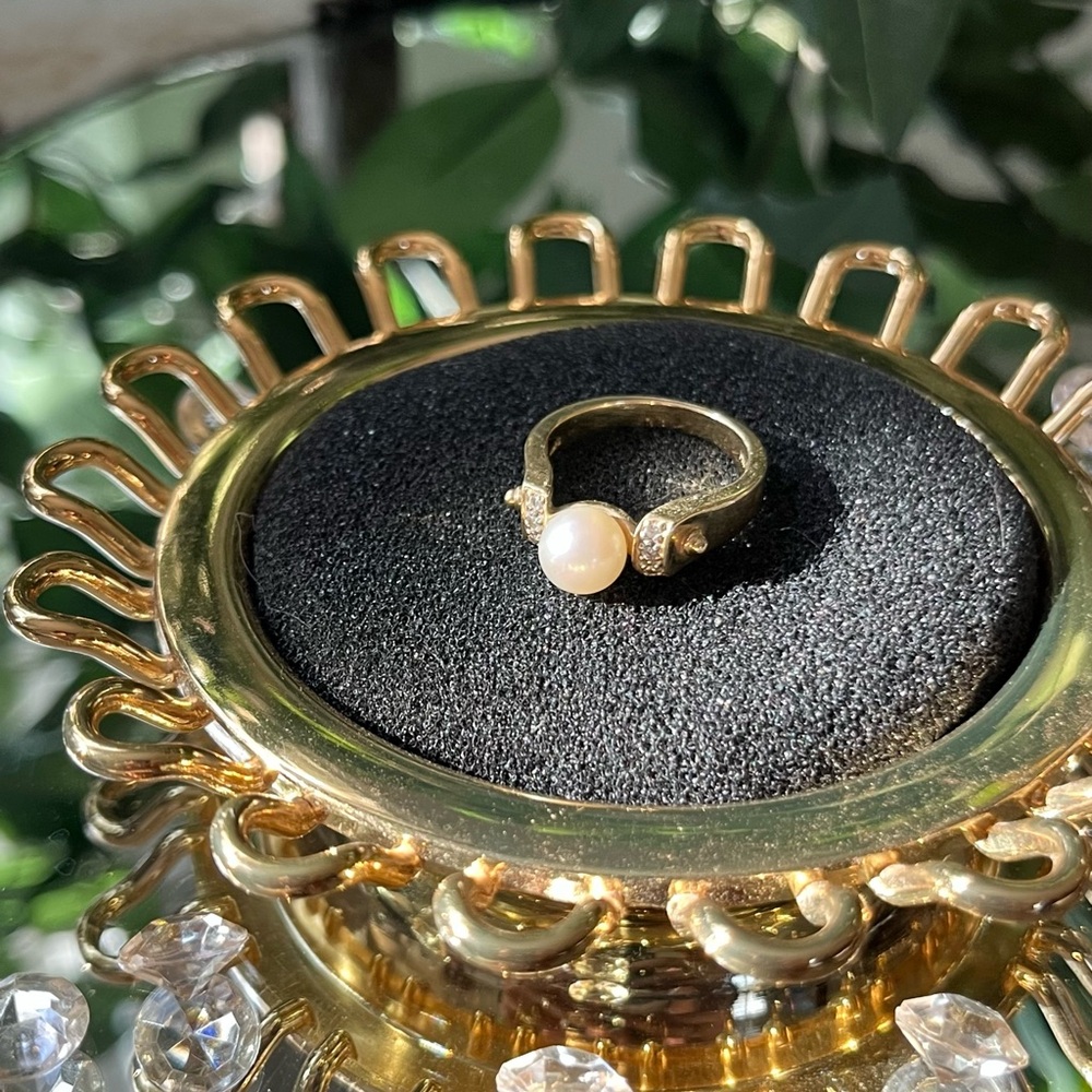 Albert David Pearls & Gems Elegant 14K Gold Cultured Pearl Ring with Diamonds